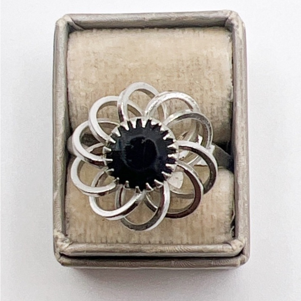 Sarah Coveting 925 Real Sterling Silver Black Stone Flower Ring Size 7 NWOT